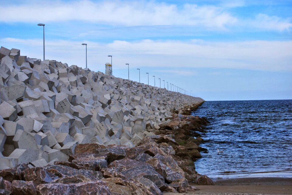 Breakwater lake dusia concrete