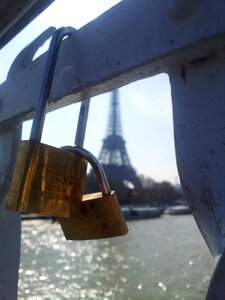 Lovers its padlock