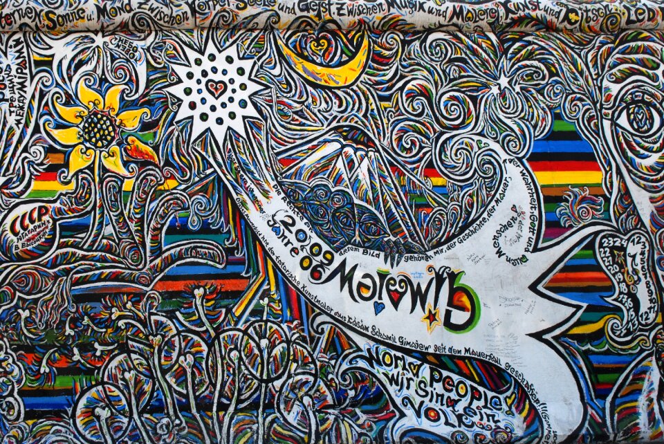 East-side-gallery berlin wall sprayer