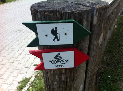 Indicator arrows mountain