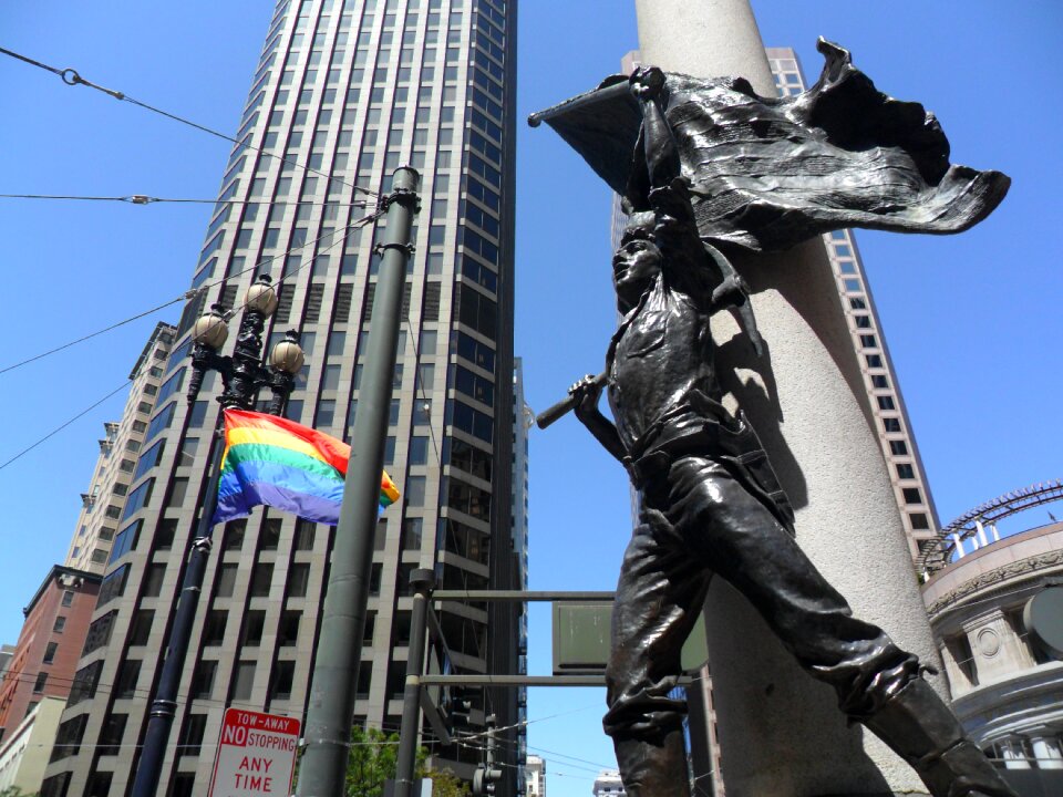 Landmark statue building