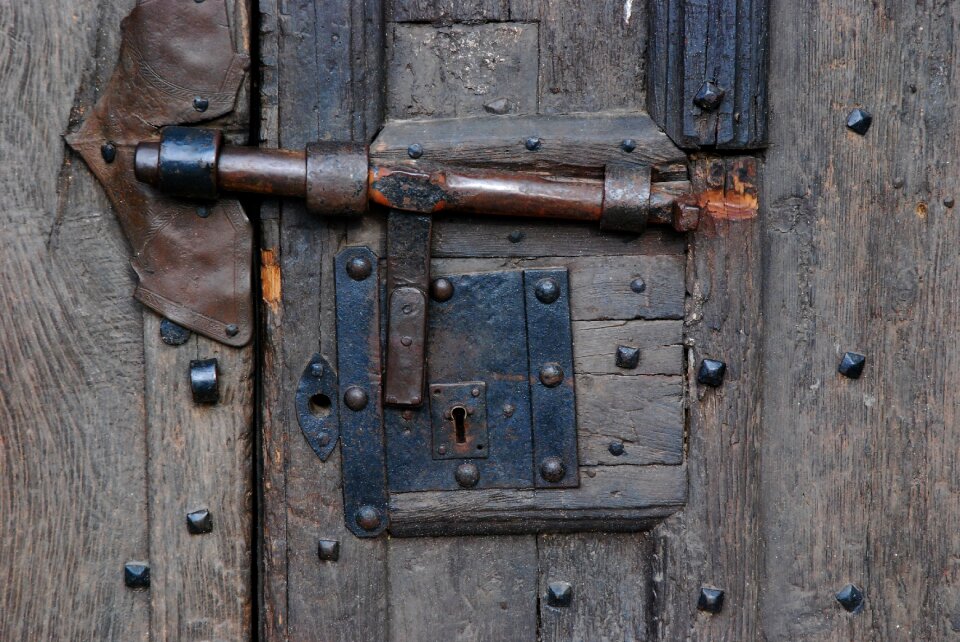 Closure former metal