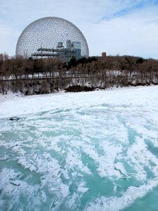 Montreal saint-laurent frozen river