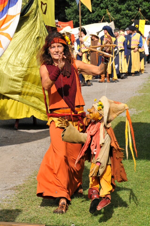 Puppeteer middle ages eifel