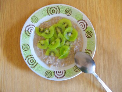 Kiwi plate spoon