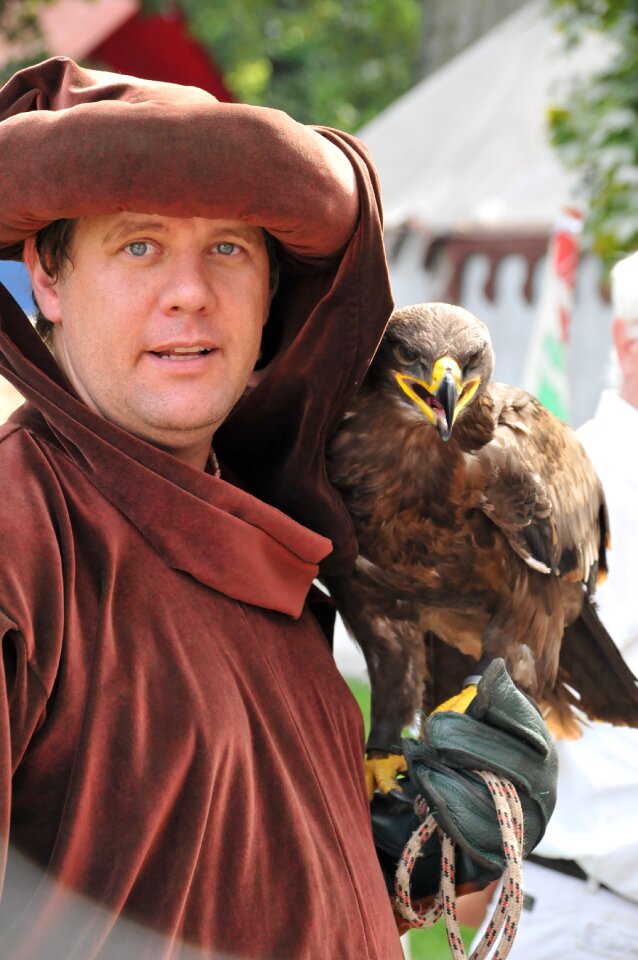 Middle ages falkner raptor
