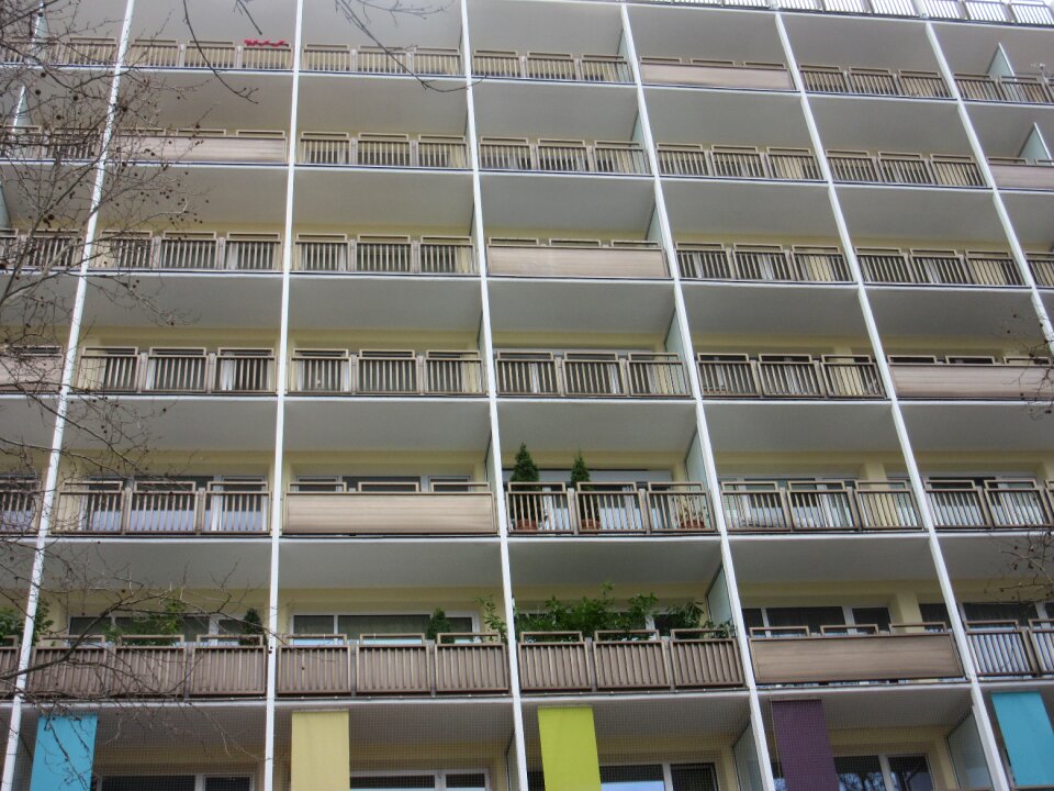 Balconies railing color