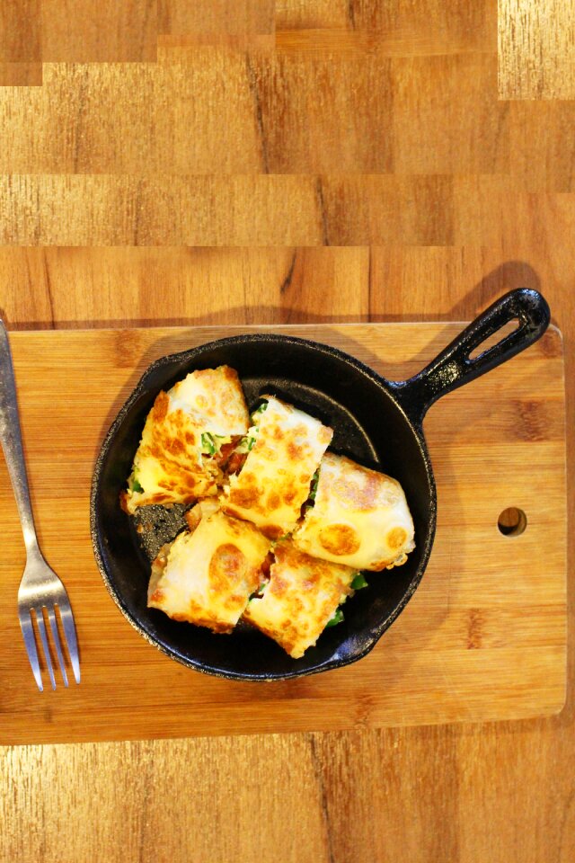 Quiche wok wood grain