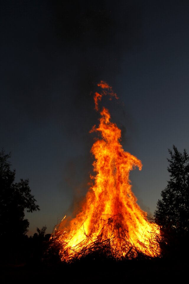 Bonfire fire smoke