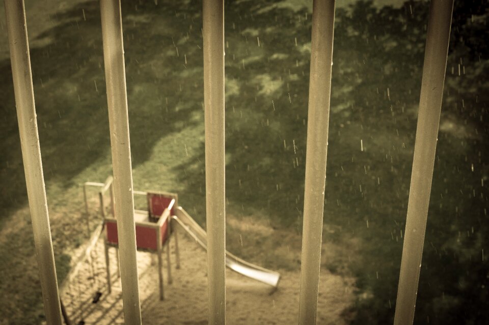 Play structure bars rain