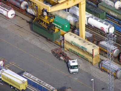 Envelope truck transport