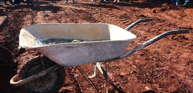 Wheelbarrow work Free photos