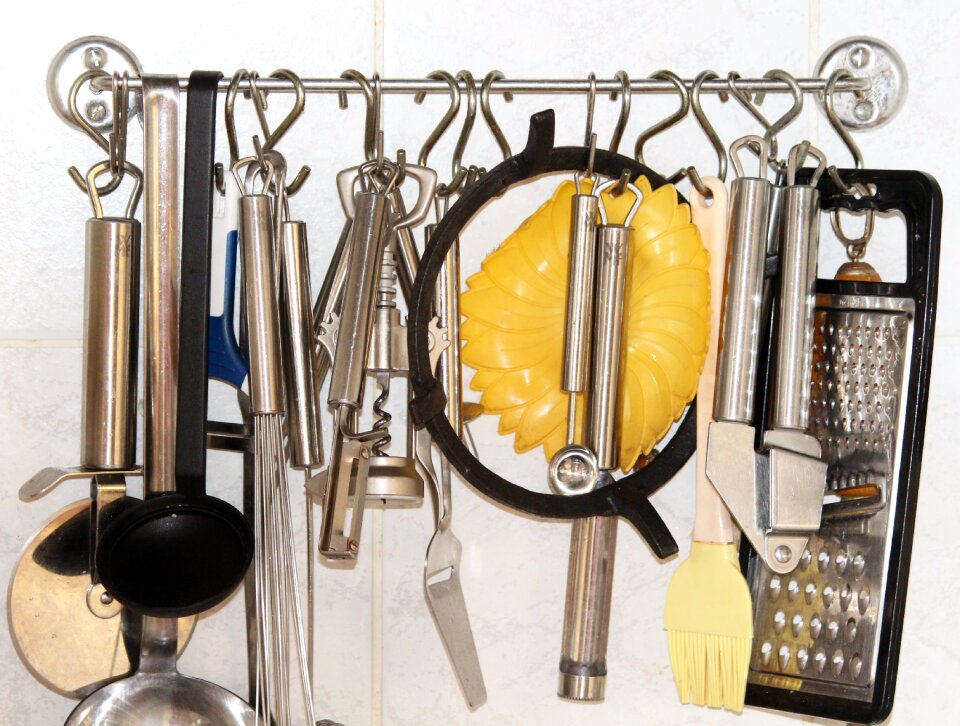Hook bar kitchen utensils