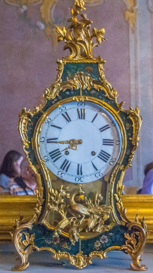 Golden table clock time of