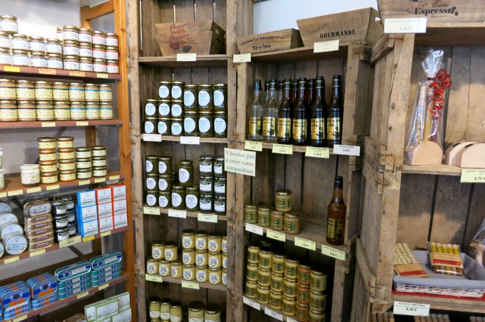 Old grocer mom-and-pop store