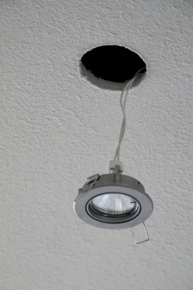Halogen lighting installation