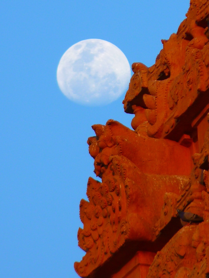 Moon tanjore india
