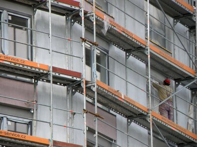 The new building the workman scaffolding