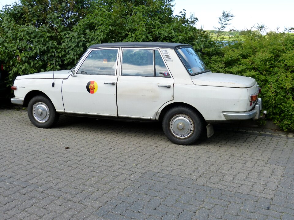 Historically automotive vehicle