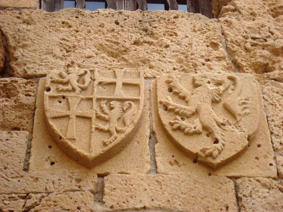Coat of arms british emblems fortress