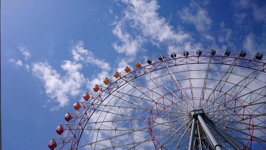 Ferris wheel blue day baiyun