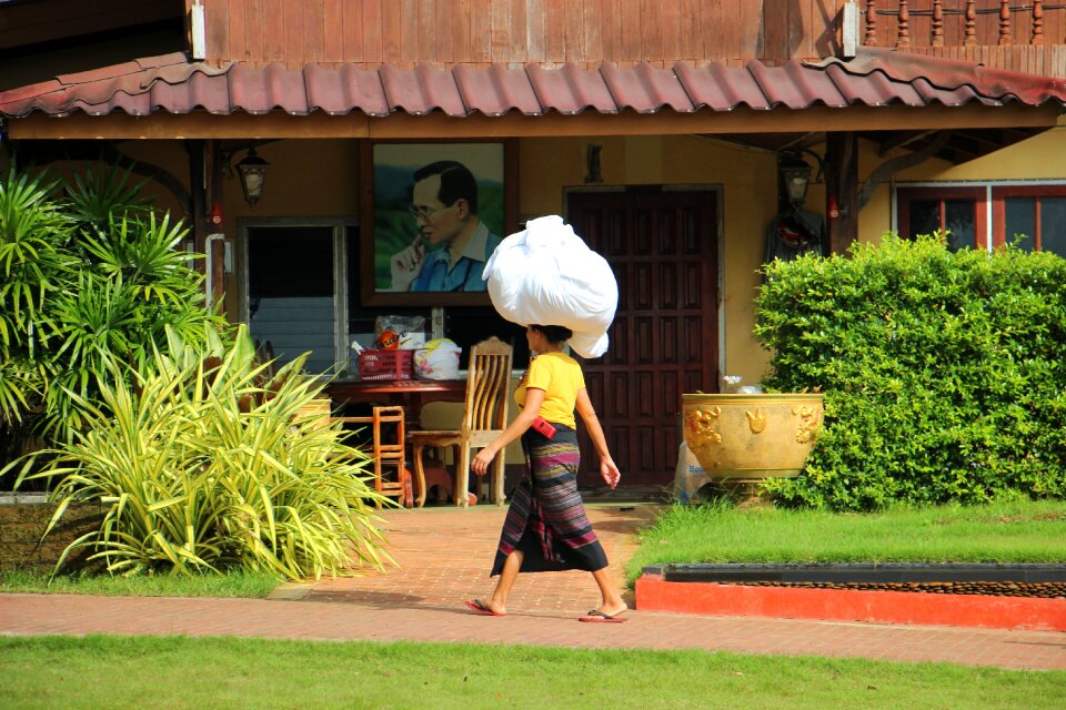 People woman bearing on the head