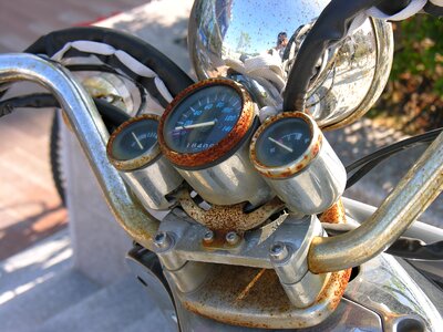 Machine the instrument panel rusty