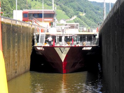 Water restaurant ship river venture