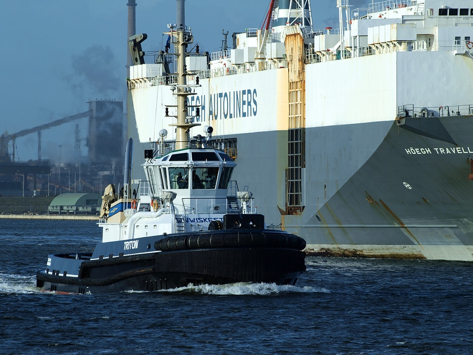 Triton frachtschiff freighter