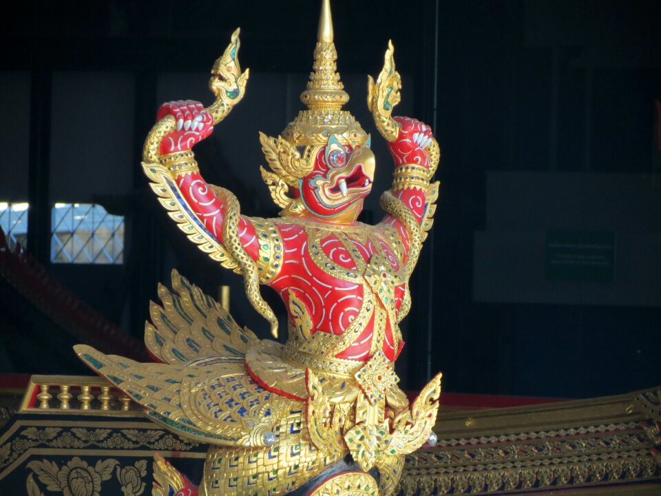 Royal figure boat