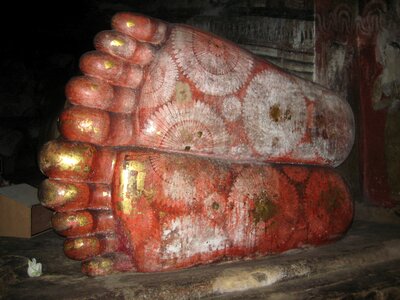 Sri lanka feet lying budha