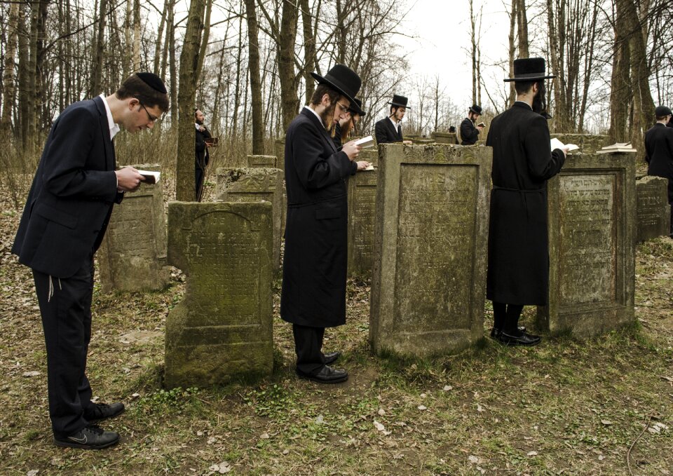 People the tomb of death