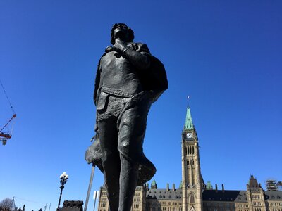 Monument parliament canada