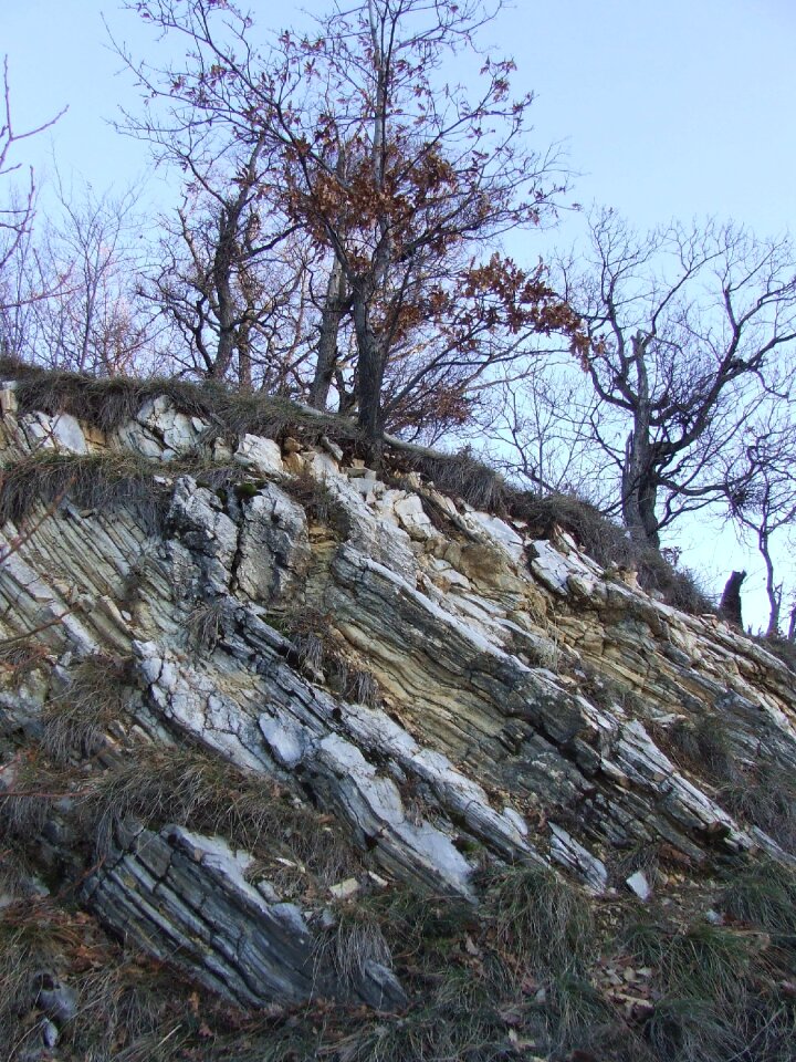 Sediment cliff karst