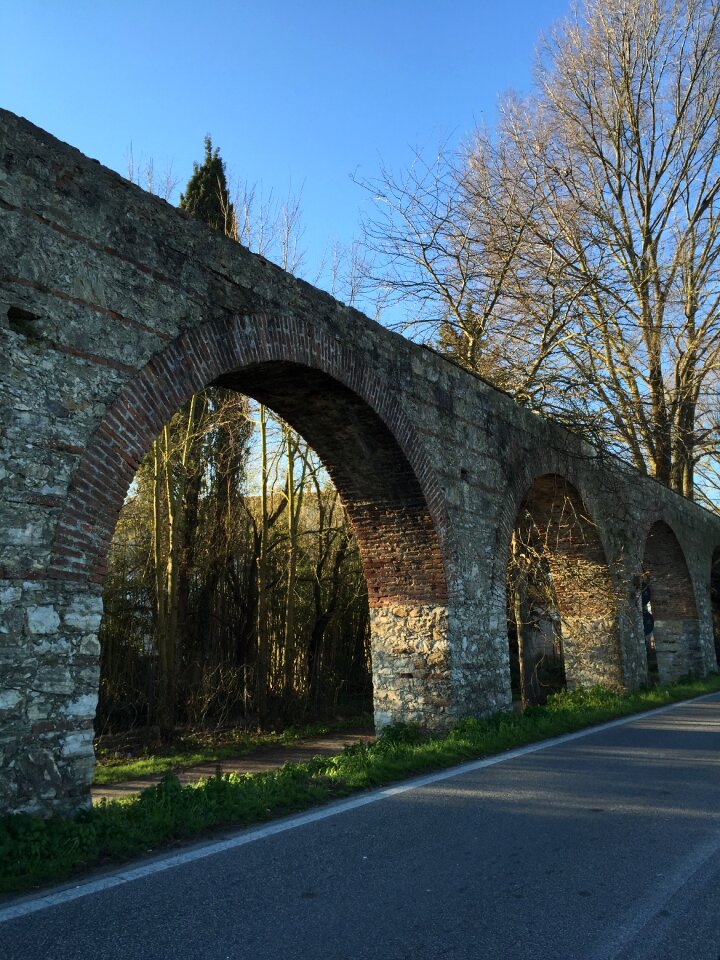 Tuscany aqueduct middle ages