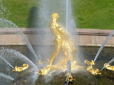 Sankt petersburg gold sculpture photo