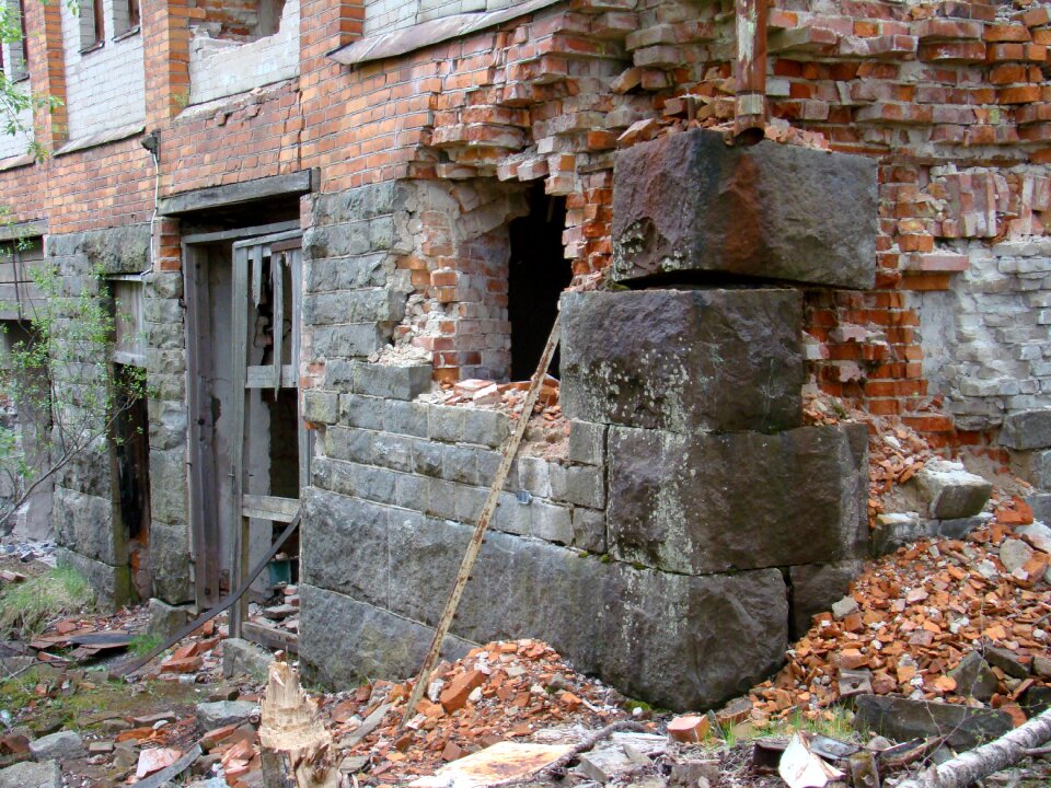 Ruin building bricks