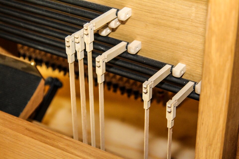 Instrument wood mechanics
