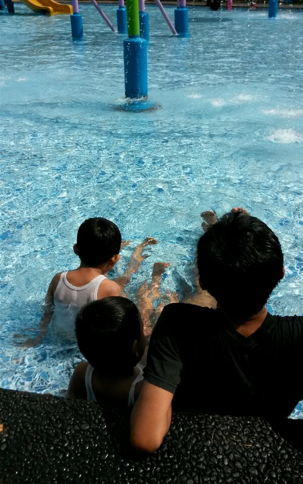 Holiday kids father