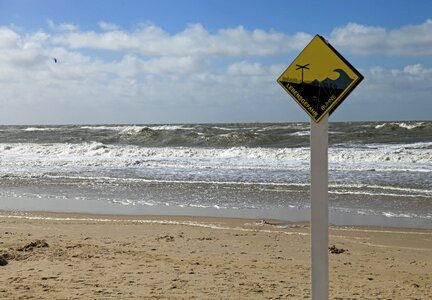 Warnschild wave water