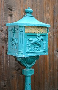 Metal blue post horn