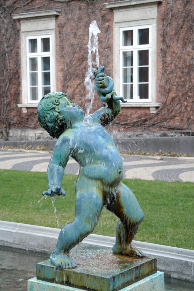 Water fountain green