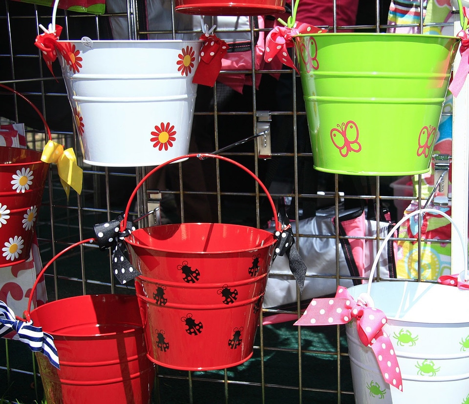 Colors bucket crafts