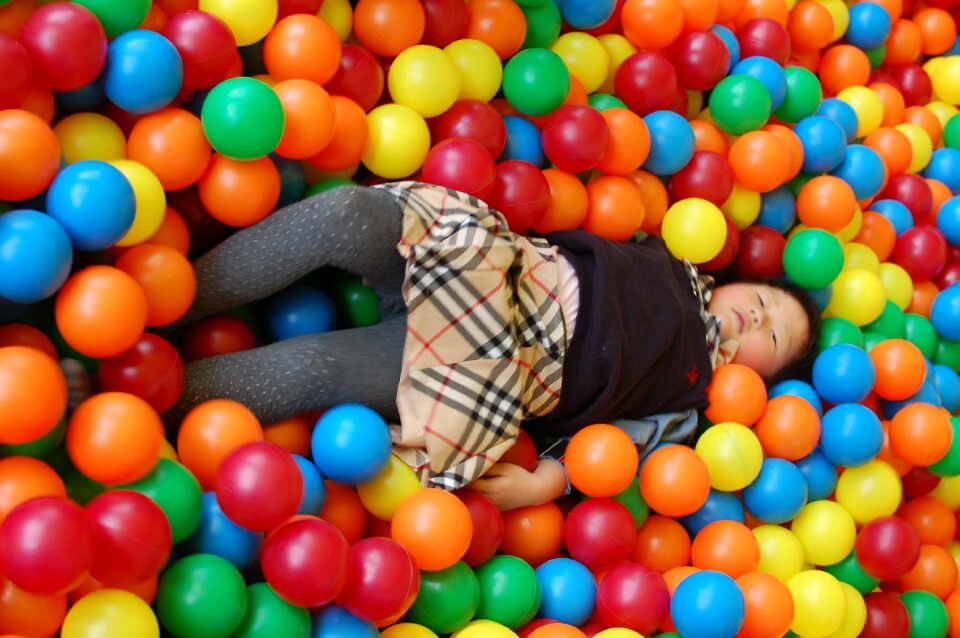 Kindergarten ball pool play