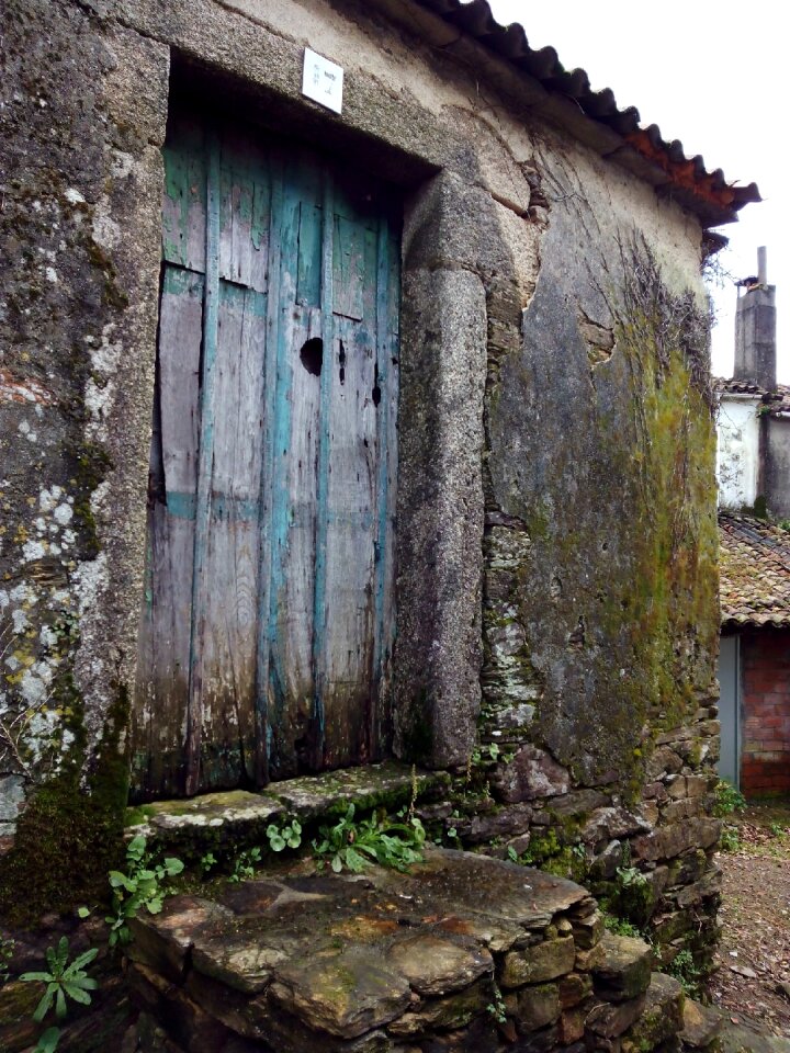 Abandoned house ruins old house