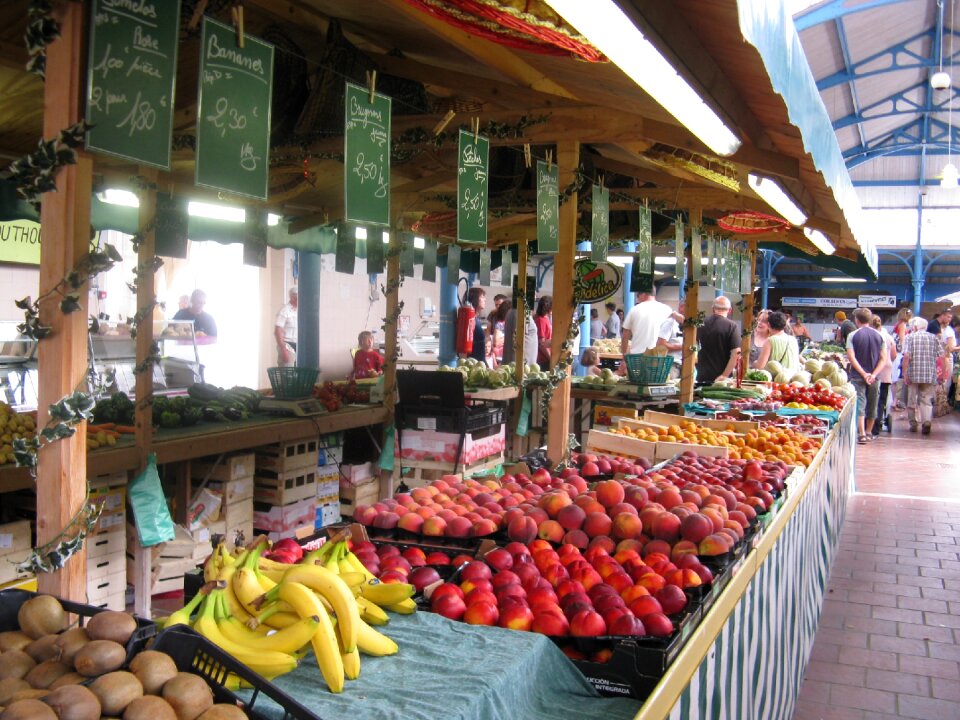 Food bananas peaches