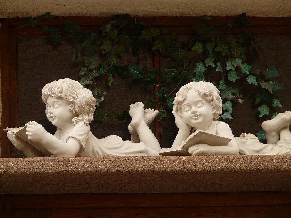 Brothers and sisters stonemasonry white