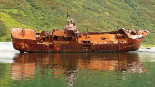 Abandoned damaged sea photo