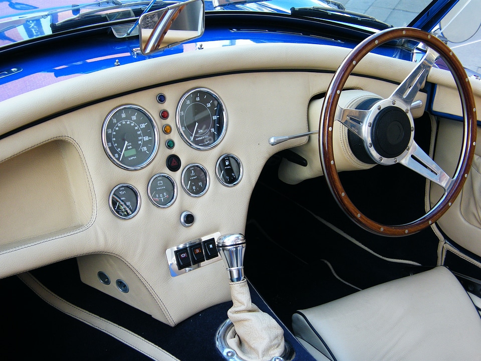 Vehicle automobile white