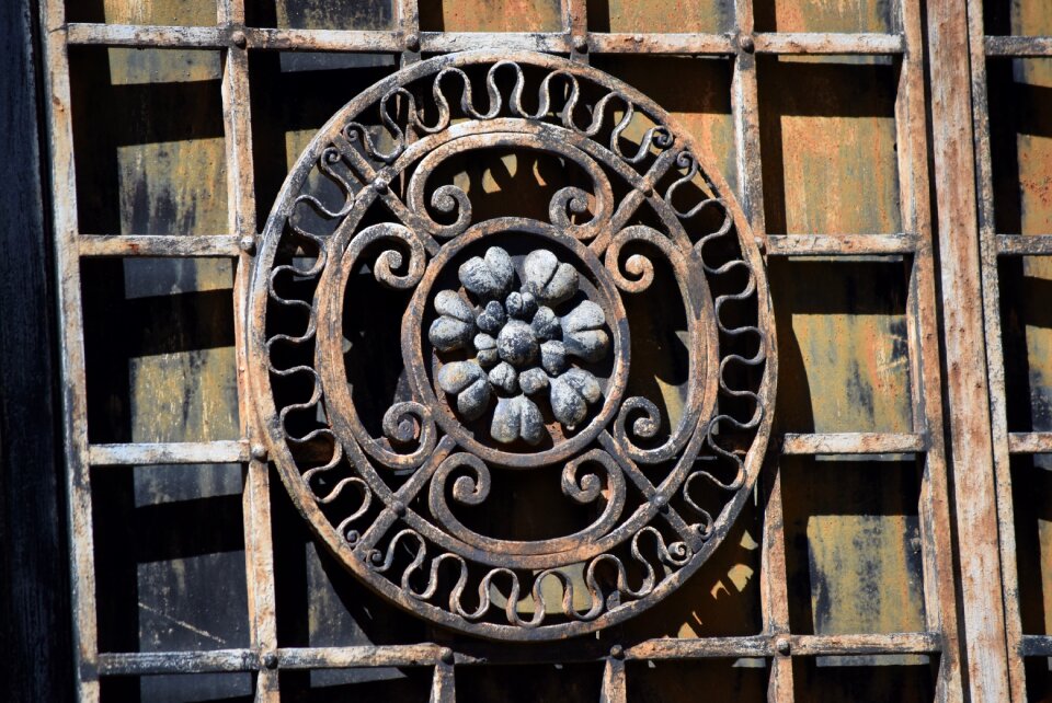Metal rose window iron